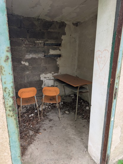 a uvnitř taky divný